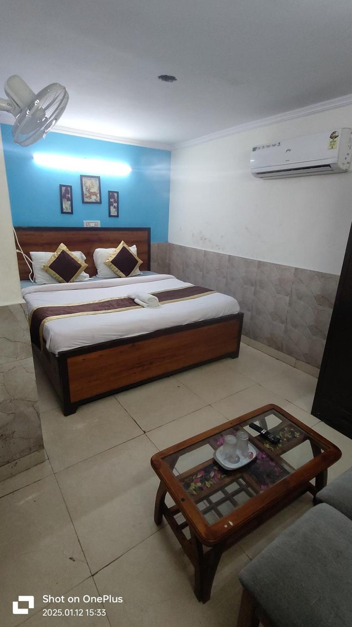 Super Royal Satya Niketan - Couple Friendly *