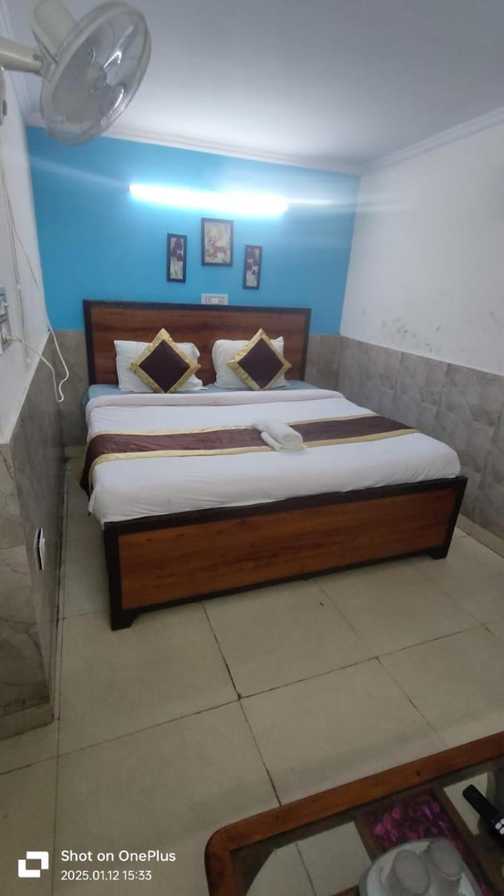 Super Royal Satya Niketan - Couple Friendly