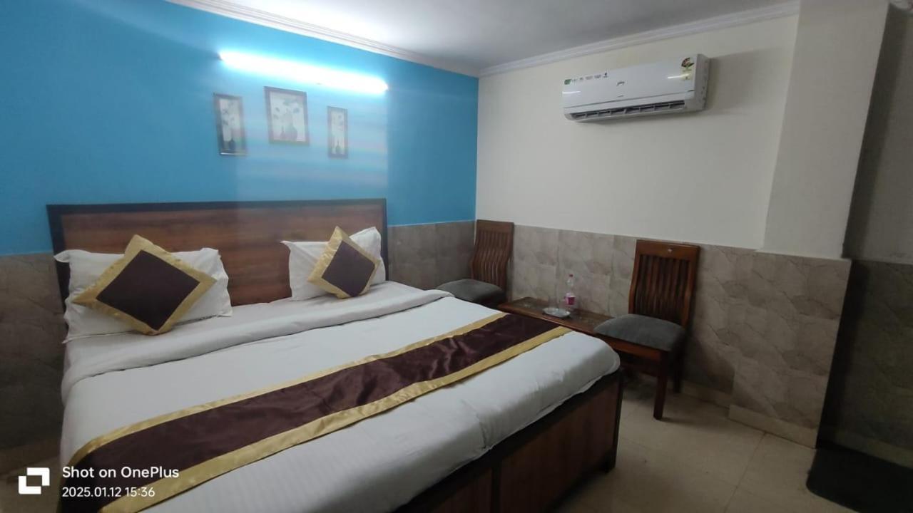 Super Royal Satya Niketan - Couple Friendly Hotel