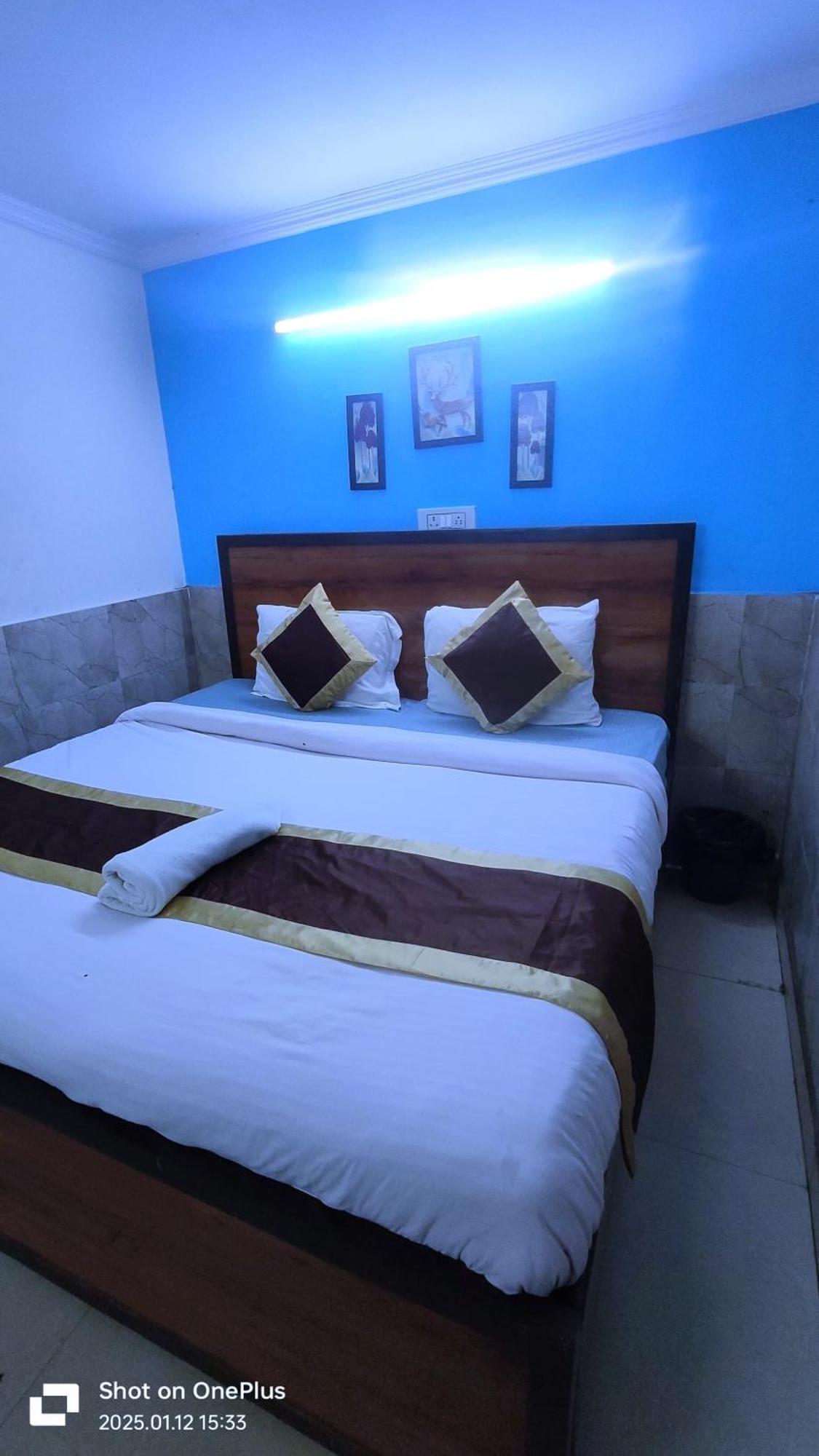 Super Royal Satya Niketan - Couple Friendly Hotel *
