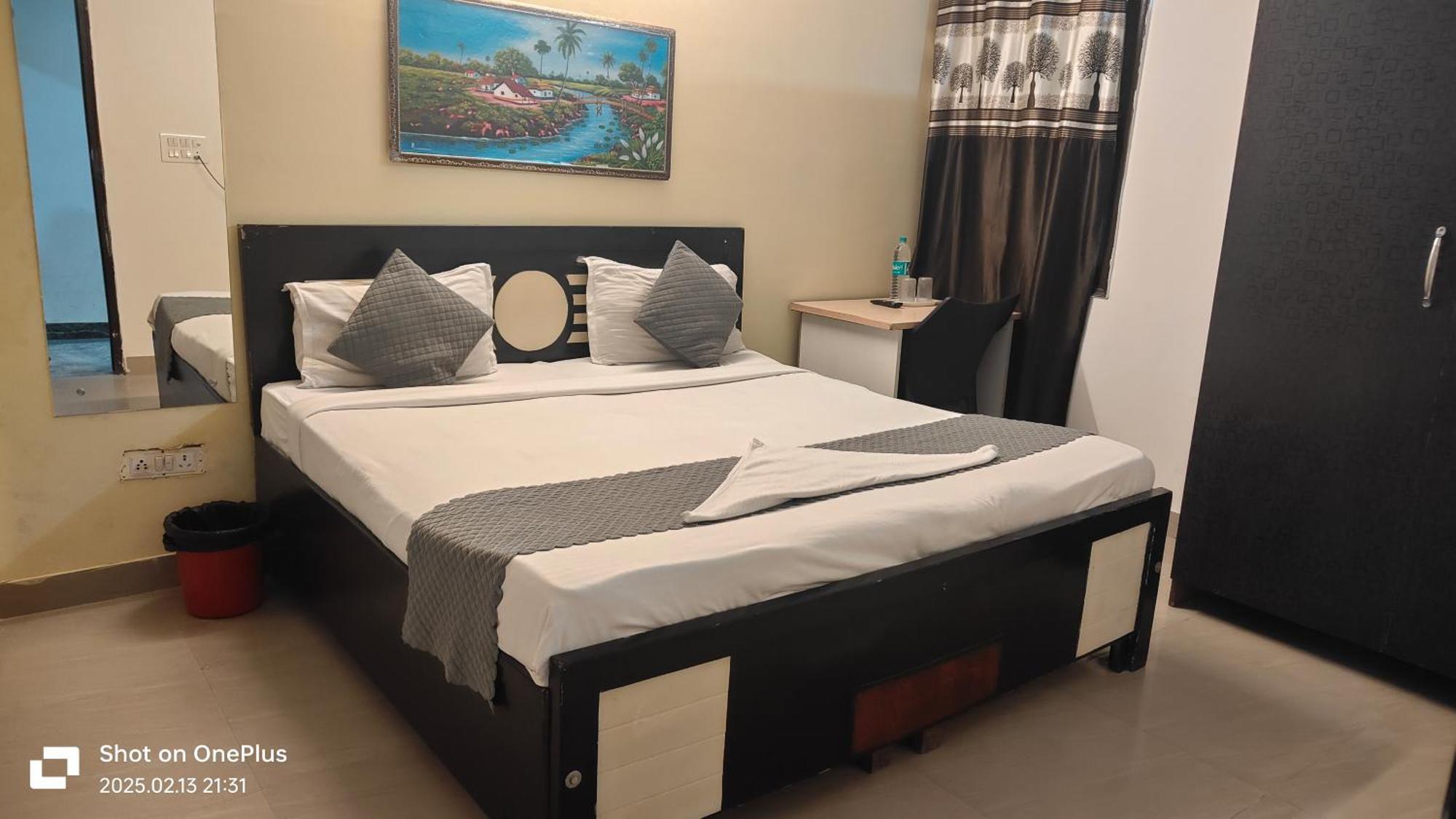 Hotel Super Royal Satya Niketan - Couple Friendly *