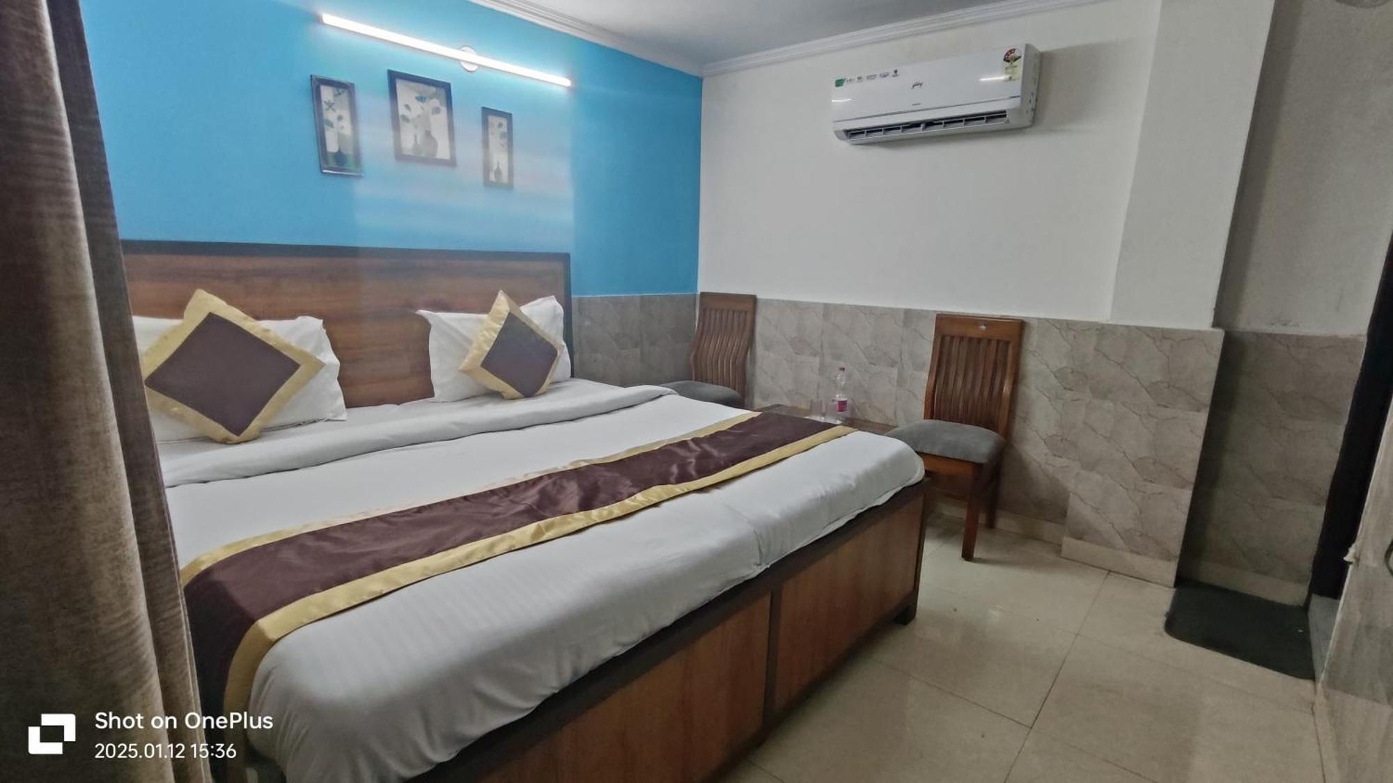 Super Royal Satya Niketan - Couple Friendly * New Delhi