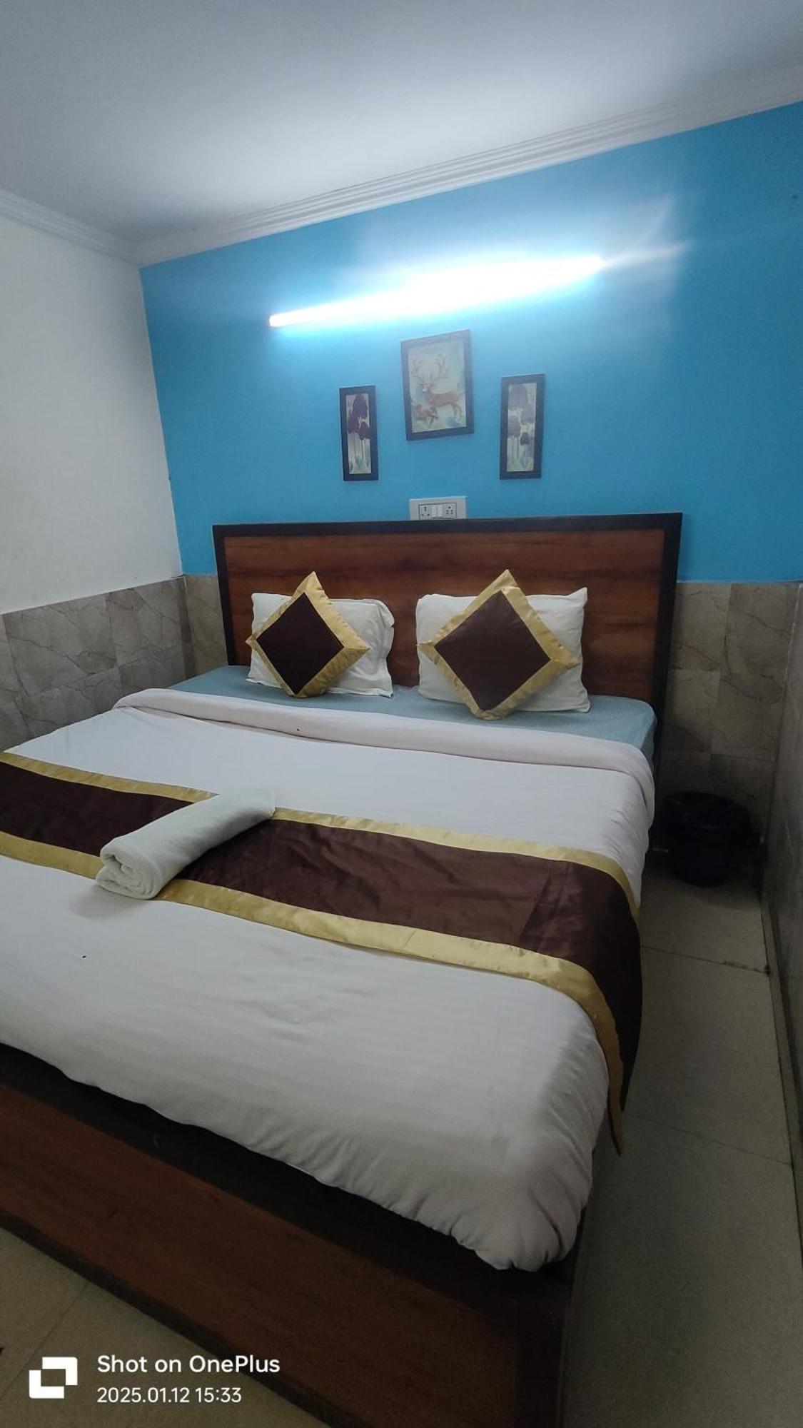 Super Royal Satya Niketan - Couple Friendly Hotel *